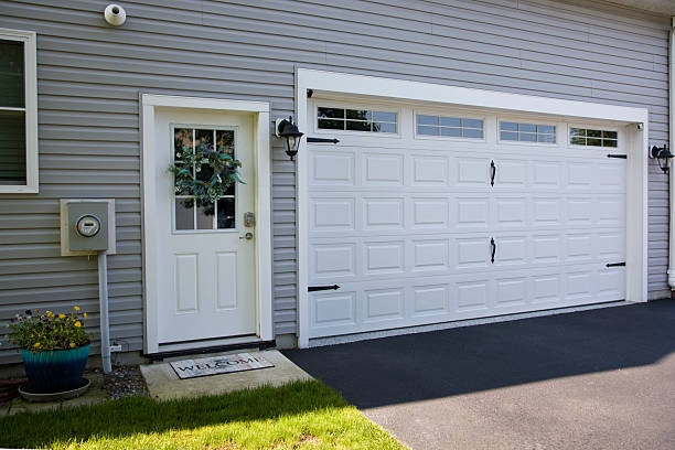 24/7 Emergency Garage Door Panel Replacement experts in Borden, IN